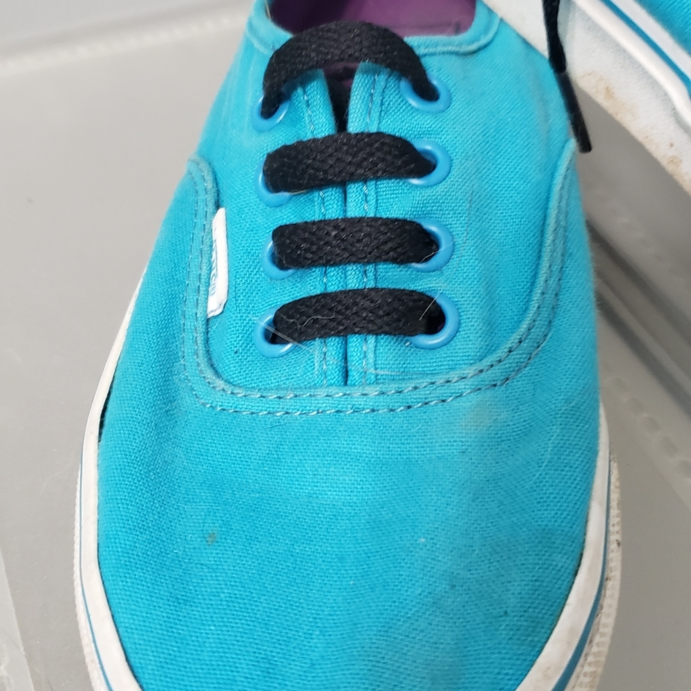 Vans - Picture 3 of 3